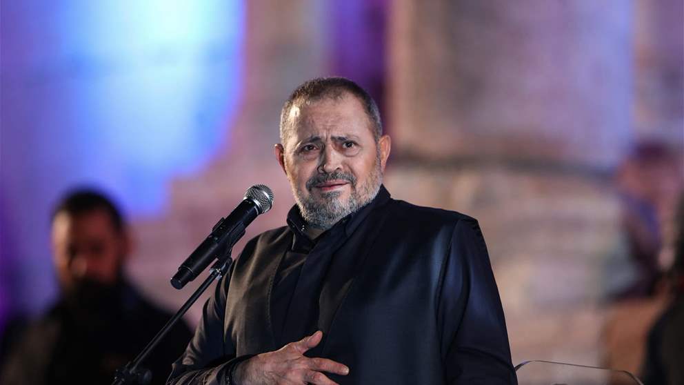 جورج وسوف يستقبل العام الجديد بصورة مع حفيدتاه