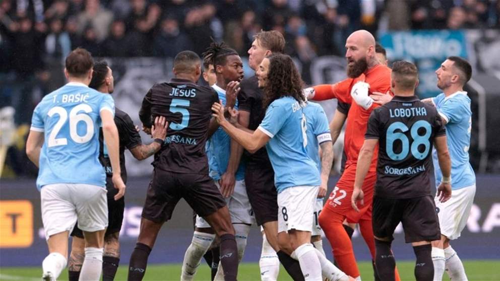 فيديو - شجار عنيف وطرد 3 لاعبين في مواجهة نابولي ولاتسيو