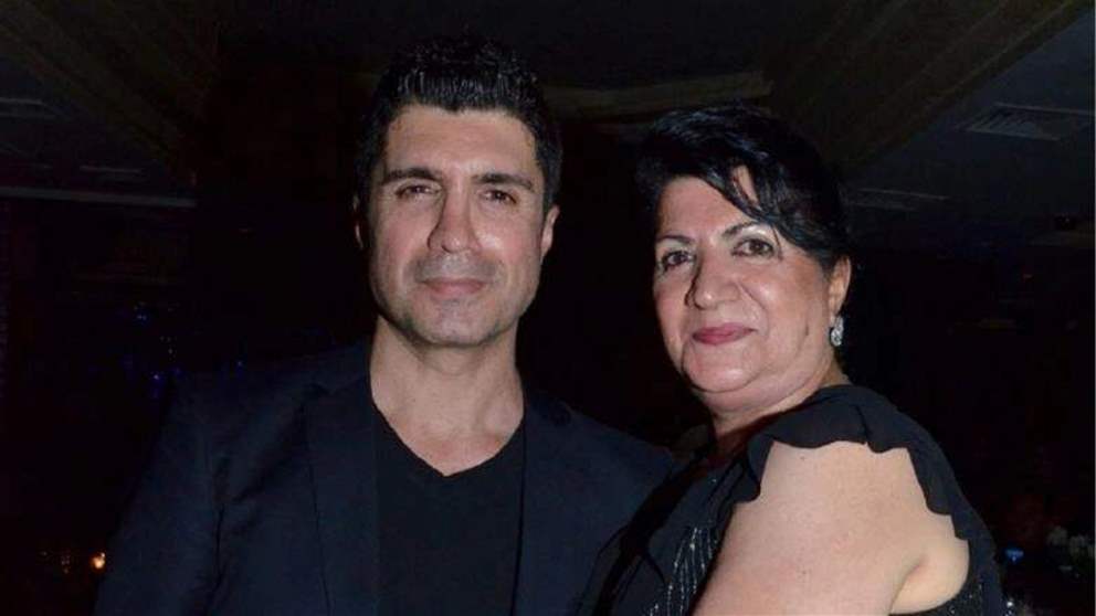 حرب كلامية مشتعلة بين  الممثل التركي أوزجان دينيز وشقيقته بسبب مرض والدتهما وزوجته في الواجهة 