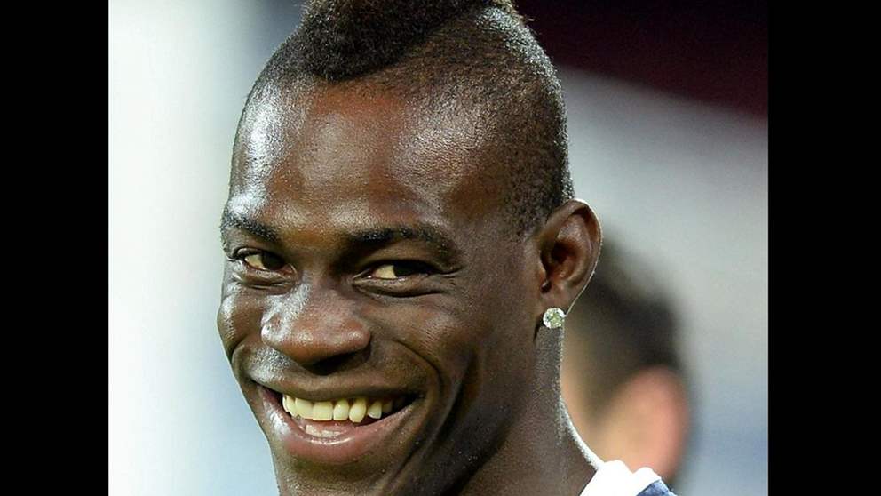 بالوتيلي في محطته الـ12 من أوروبا إلى ملاعب دبي