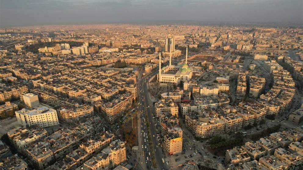 بطائرة مسيرة.. لحظة استهداف مبنى محافظة حلب! - شاهد الفيديو