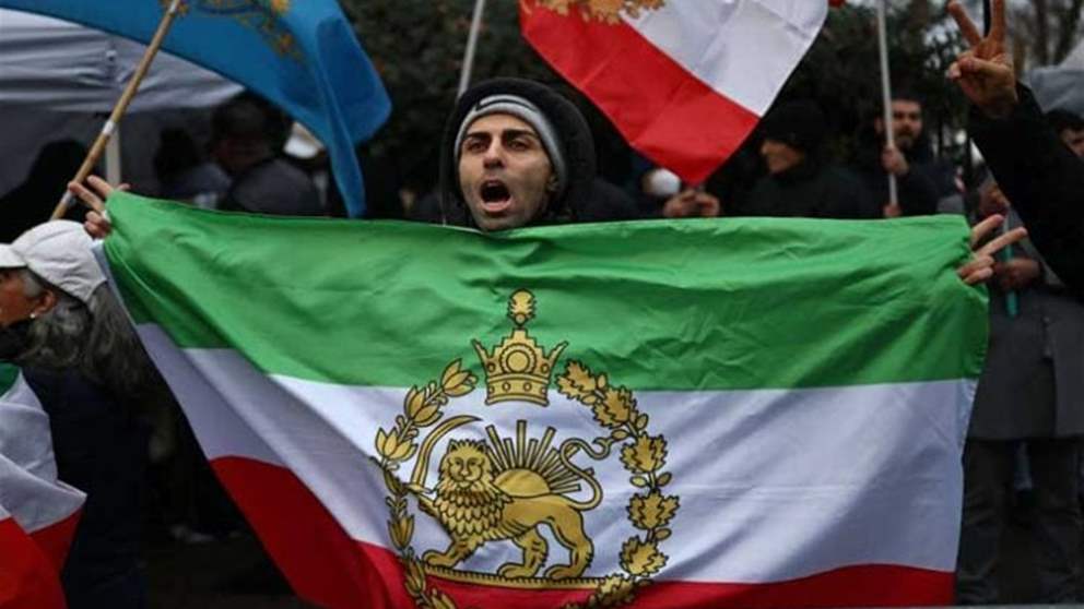  في لندن.. العلم الإيراني يستبدل (فيديو)