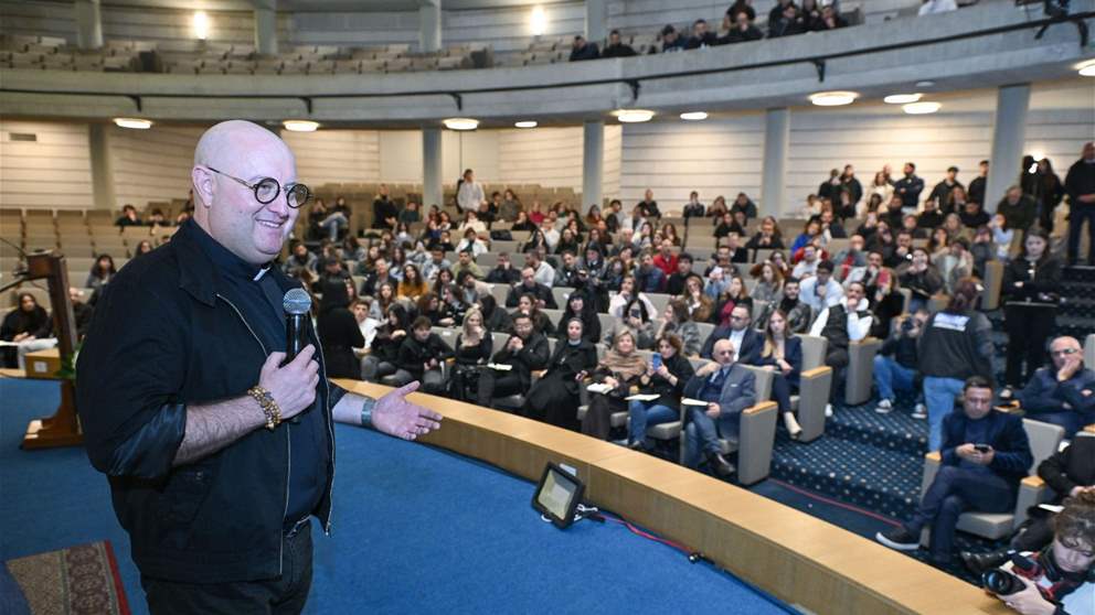 بعد الجدل حول DJ.. هذا ما قاله الأب غييرمي