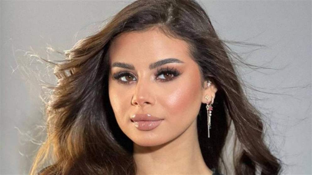 موقف عفوي يجمع منة عرفة مع معجبة يحدث ضجة واسعة 