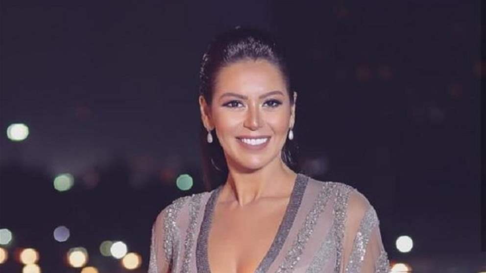 لقاء الخميسي برسالة مؤثرة عن الصبر وسط أزمة طلاق زوجها