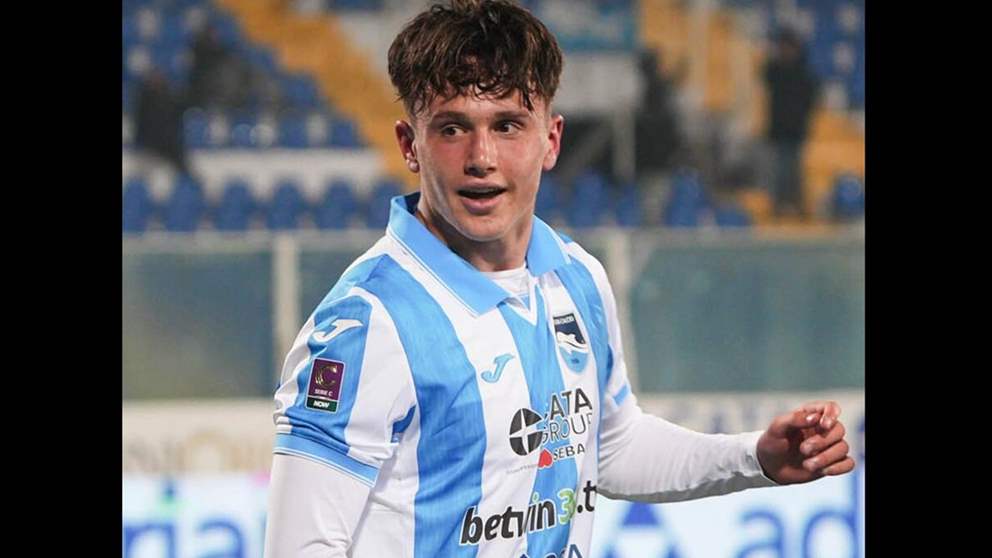 سجّل من اللمسة الأولى بعمر 16 عاماً