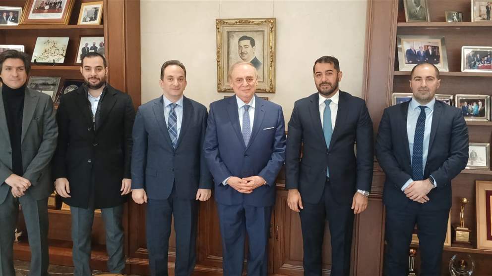فريد البستاني يستقبل وفدًا من الملحقين الاقتصاديين ويؤكد أهميتهم في تعزيز الصادرات اللبنانية وفتح الأسواق الجديدة.