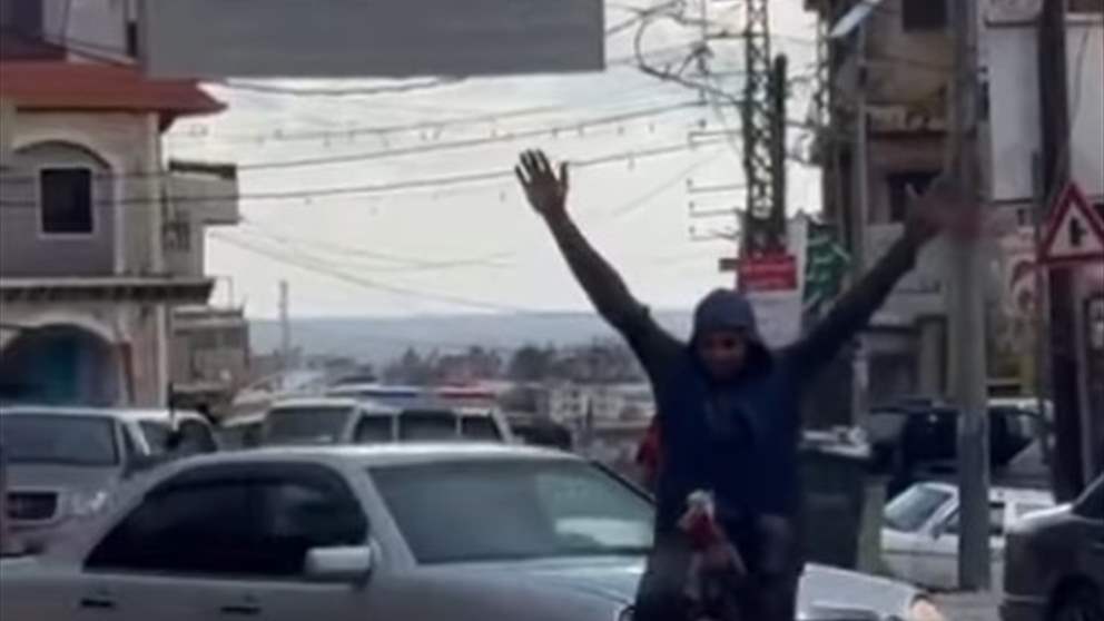 نصف دراجة.. وسائق يتحدى الفيزياء! (شاهد الفيديو) 