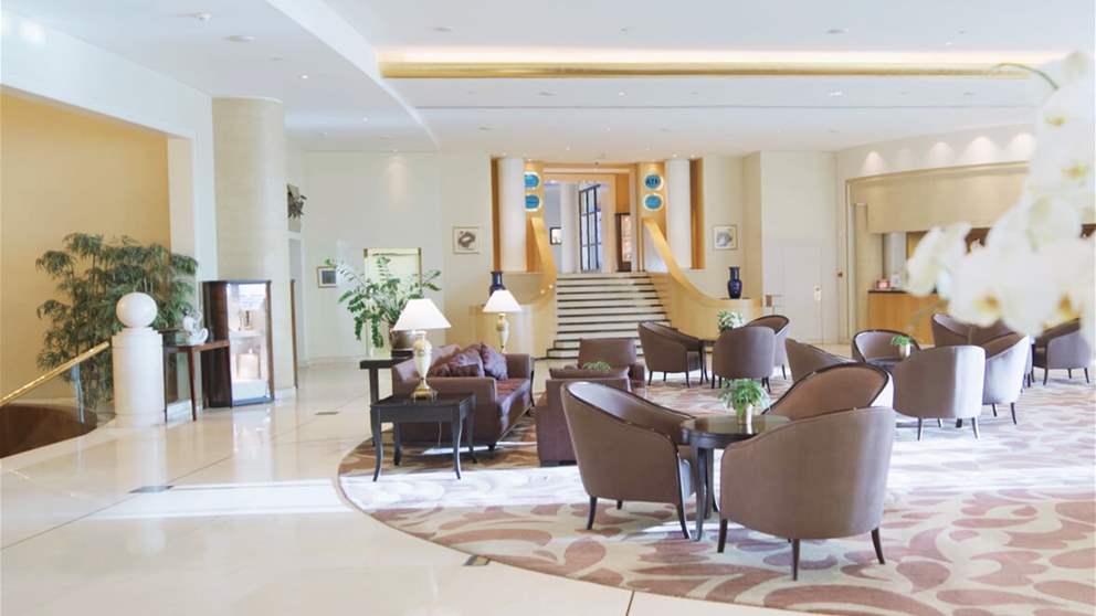 وزير لبناني لم يجد من يوقظه في بهو فندق