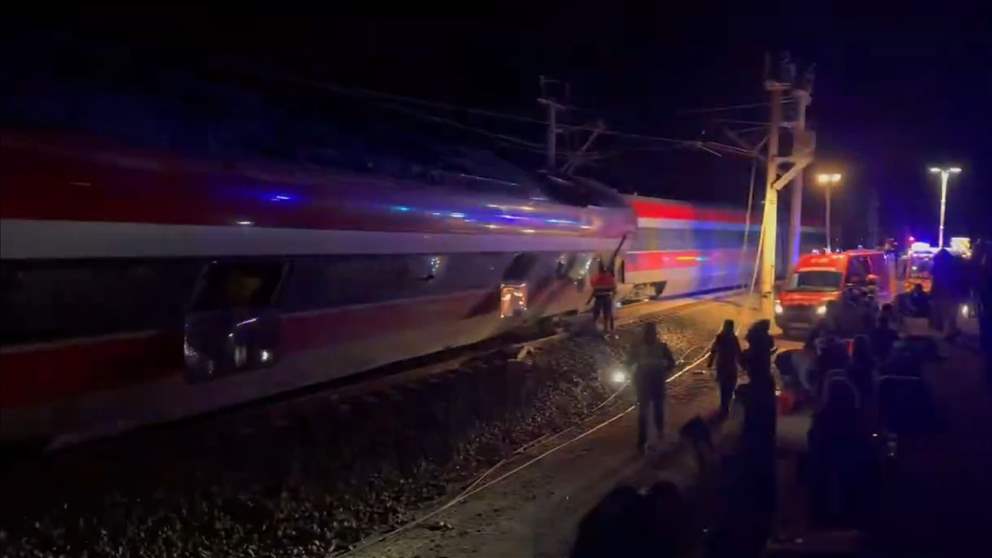 مشهد مرعب لتصادم قطارين - شاهد الفيديو