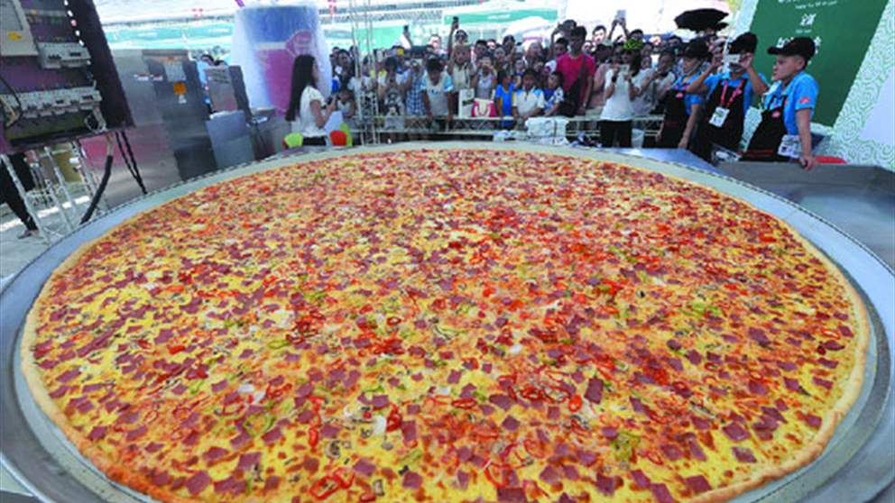 في الضاحية.. أميركي يفوز بتحدي البيتزا (شاهد الفيديو)