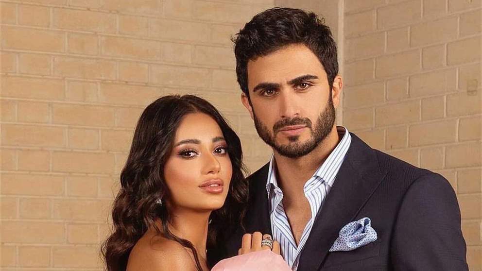 رحمة رياض وزوجها الكسندر علوم يحتفلان بعيد ميلادهما على متن الطائرة 