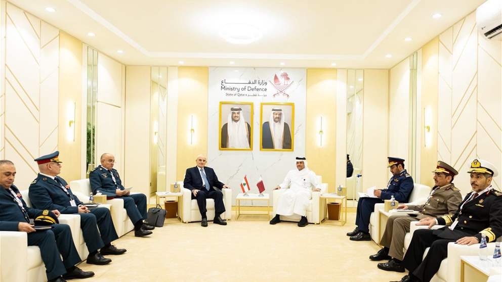 بالصور- وزير الدفاع يجول في معرض الدوحة الدولي للدفاع البحري ويلتقي أمير دولة قطر