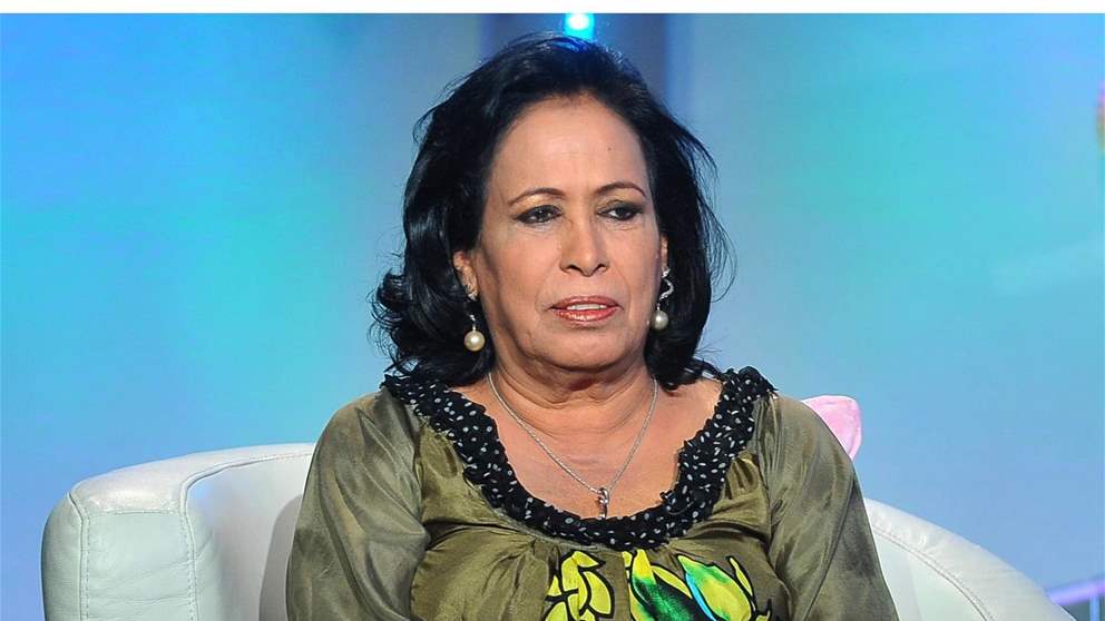 ابنة حياة الفهد تبكي بحرقة على والدتها والشبه بينهما يثير ضجة واسعة 