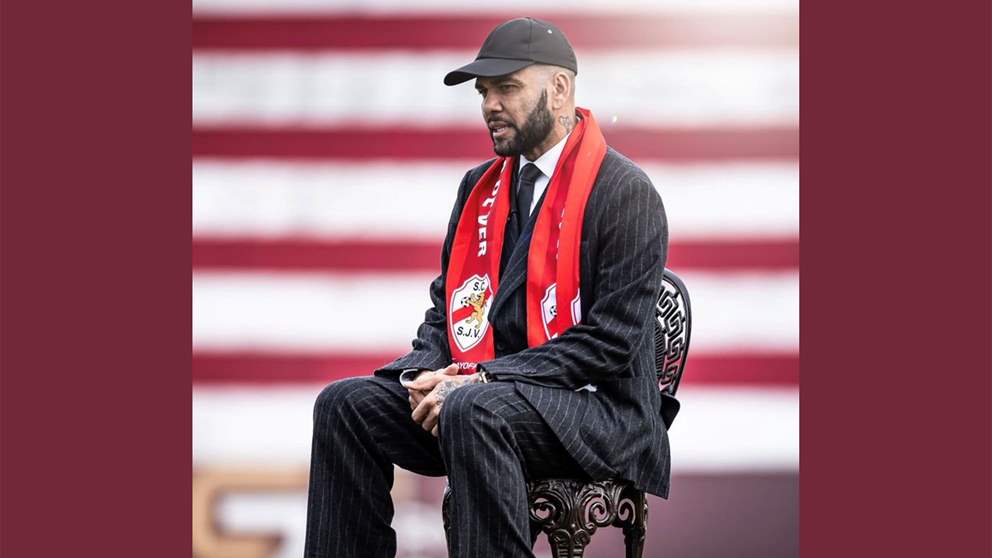 داني ألفيس شريك ولاعب في نادي برتغالي