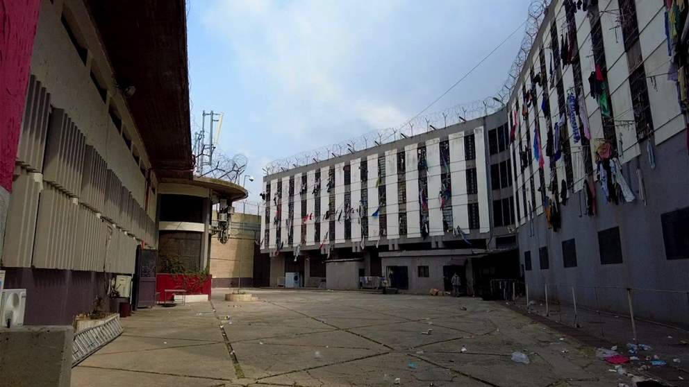 بحضور الشيخ أحمد الأسير.. إضراب عن الطعام في سجن رومية (فيديو)