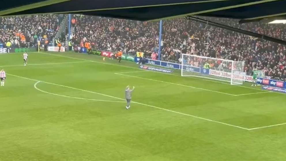 فيديو - مشجع اقتحم الميدان مُستفزّاً أصحاب الأرض