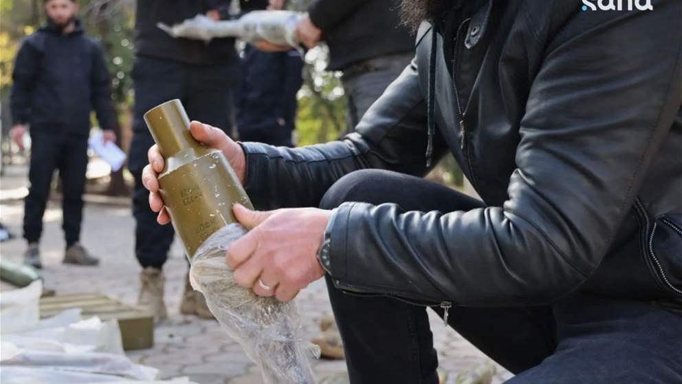 كانت متوجهة إلى لبنان.. سوريا تضبط شحنة أسلحة! (صور) 