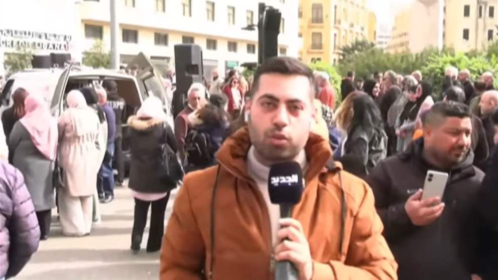 العسكريون المتقاعدون يتظاهرون في محيط ساحة النجمة.. مراسل الجديد ينقل الصورة