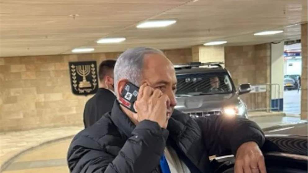 نتنياهو يغطي كاميراته (صورة)