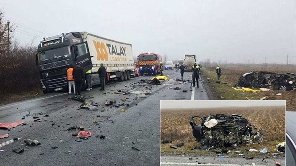 فيديو - مشهد مروّع لمأساة يونانية في رومانيا: 7 قتلى و3 جرحى