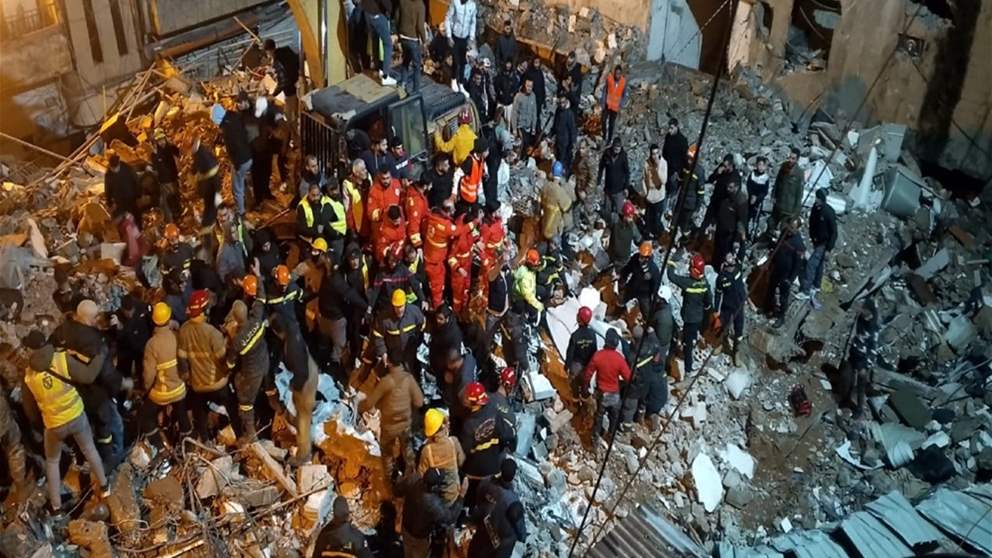 لم تغادر المكان.. قطة تحرس النقطة التي عُثر فيها على اليسار (شاهد الفيديو) 