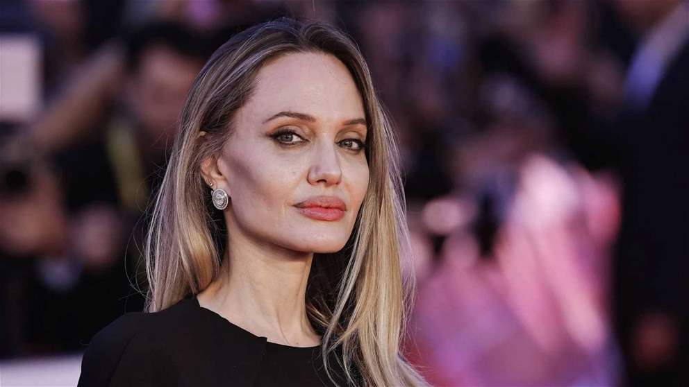 بحثاً عن الهدوء والأمان… أنجلينا جولي تخطط للرحيل عن الولايات المتحدة