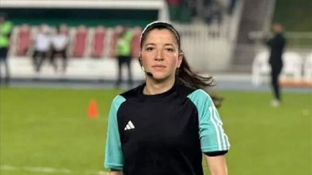 إيقاف لاعب جزائري سنة لاعتدائه على حكمة خنقاً 