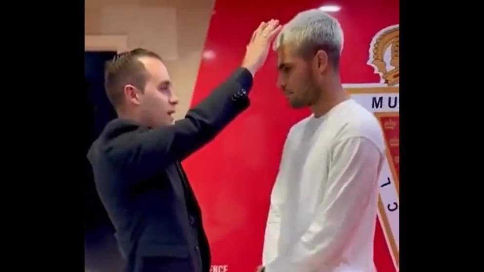 فيديو - ألكاراز يتلقى بركة الكاهن قبل نهائي أستراليا