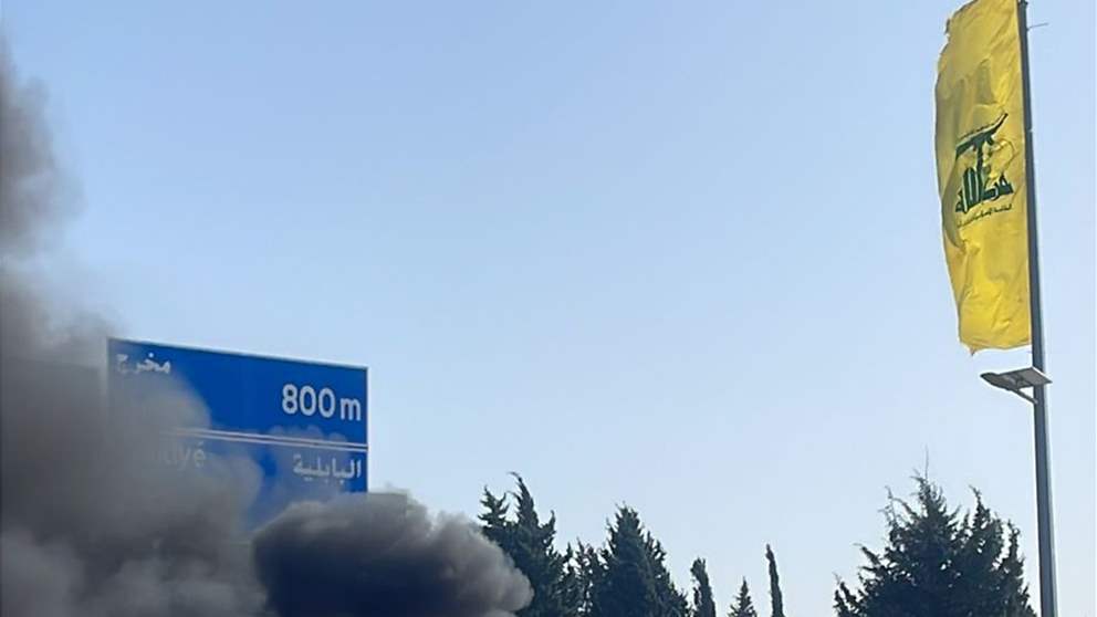 بالفيديو.. استهداف سيارة في غارة على طريق الصرفند - انصارية