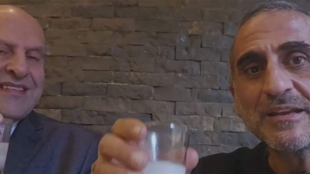 نائب و"حشاش" يجتمعان على كاس وشتيمة! (شاهد الفيديو) 