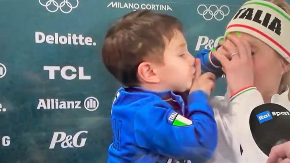 فيديو - ذهبية إيطالية مشهودة والطفل يخطف المشهد من الأم