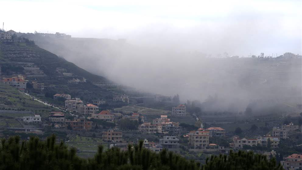 عائلة توثق لحظة استهداف سطح منزلها في بليدا (فيديو)