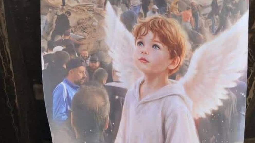 في طرابلس.. صورة ضخمة للطفل الشهيد علي (صورة)