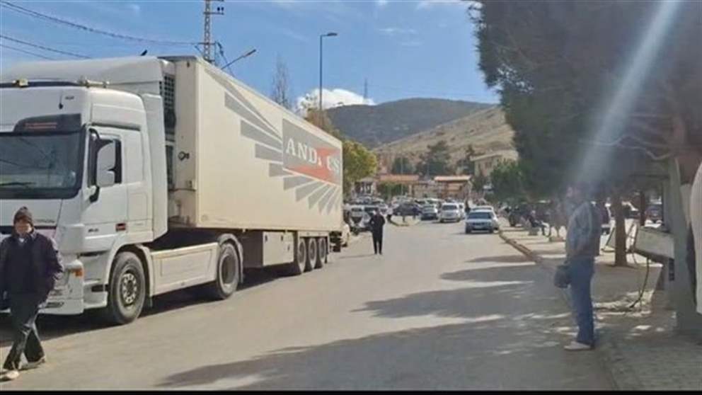 اتفاق لبناني – سوري على آلية مؤقتة لتنظيم حركة الشاحنات عبر المصنع