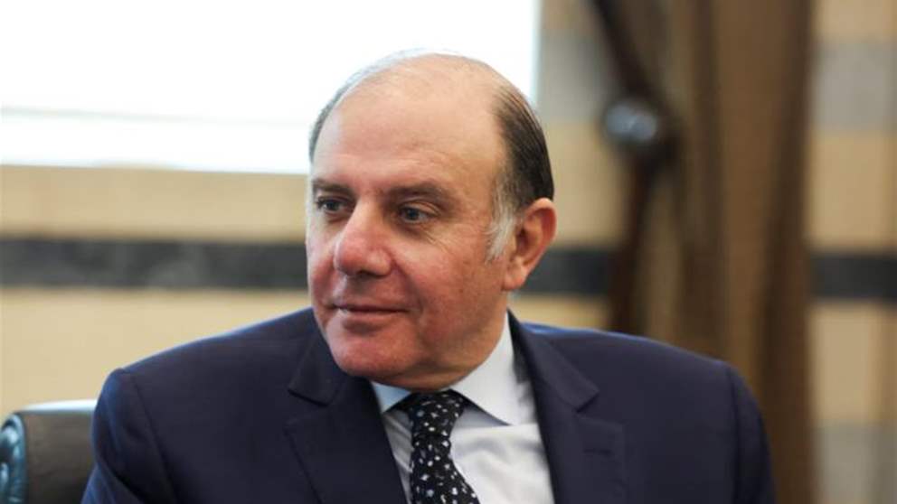 حاكم مصرف لبنان يبحث في باريس ملفات مالية حسّاسة