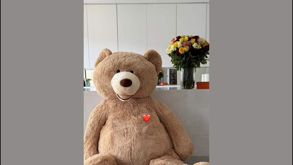 رومانسية هادئة في "عيد الحب": ميسي يخطف الأنظار بهدية لأنتونيلا