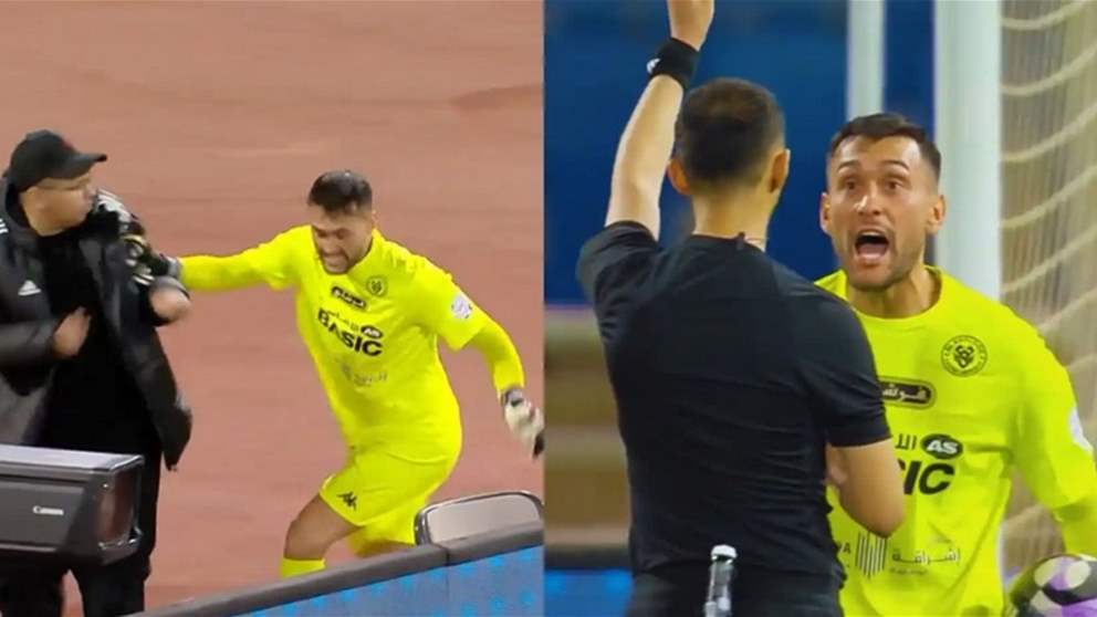 فيديو - بسبب "دفعة" مثيرة للجدل، حارس المرمى يعتذر لحامل الكرات