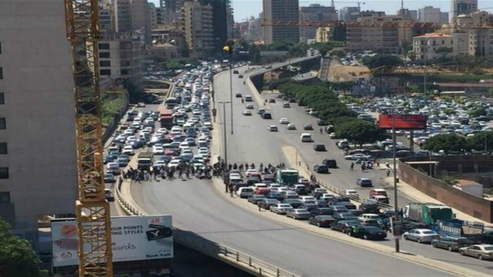 بعد قطع الطريق.. مراسل الجديد ينقل التطورات من جسر الرينغ 