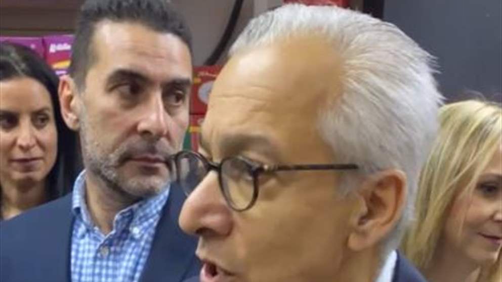 مواطنة تغضب أمام وزير الاقتصاد (شاهد الفيديو)