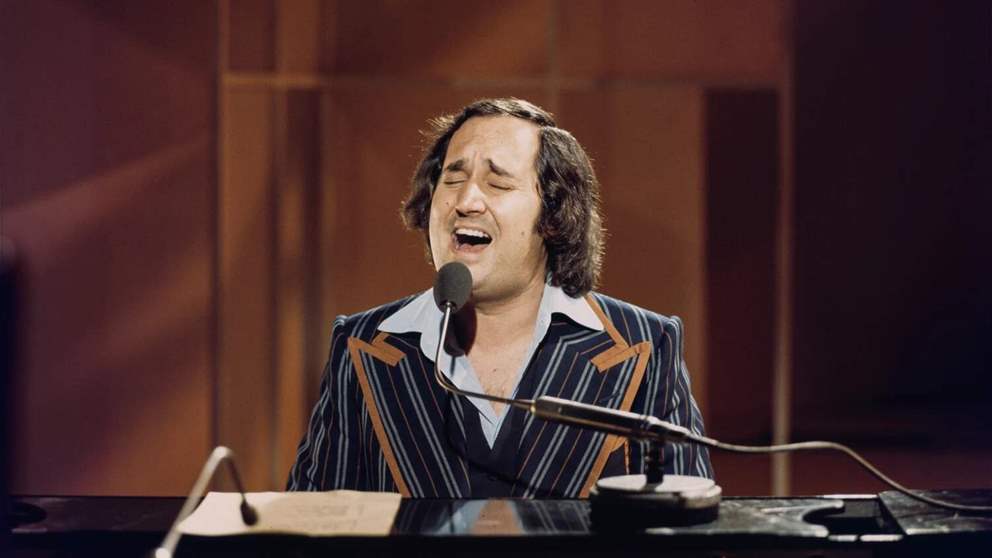 وفاة أسطورة "البيانو والغناء" نيل سيداكا عن 86 عاما