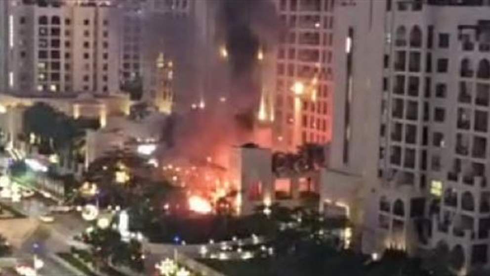 في دبي.. حريق اثر شظايا صاروخ بعد اعتراضه (شاهد الفيديو)