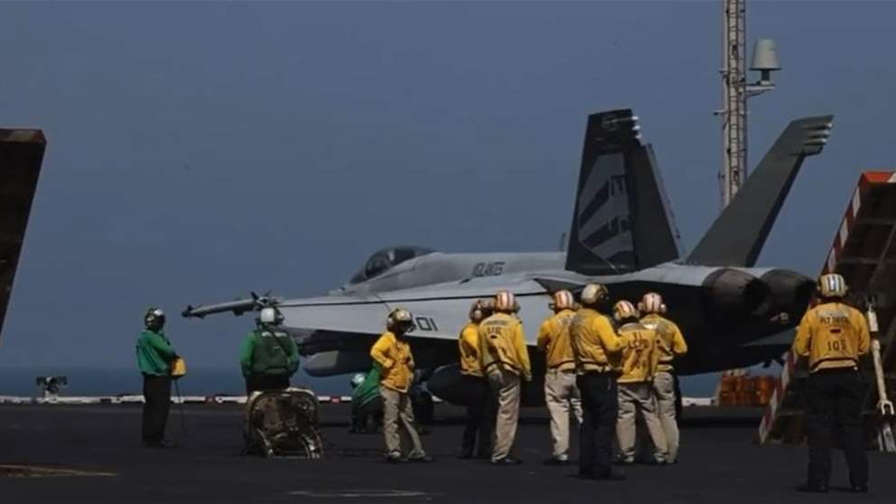 بالفيديو - اول لقطات مصورة لطائرات مقاتلة تقلع من حاملة طائرات اميركية لضرب إيران