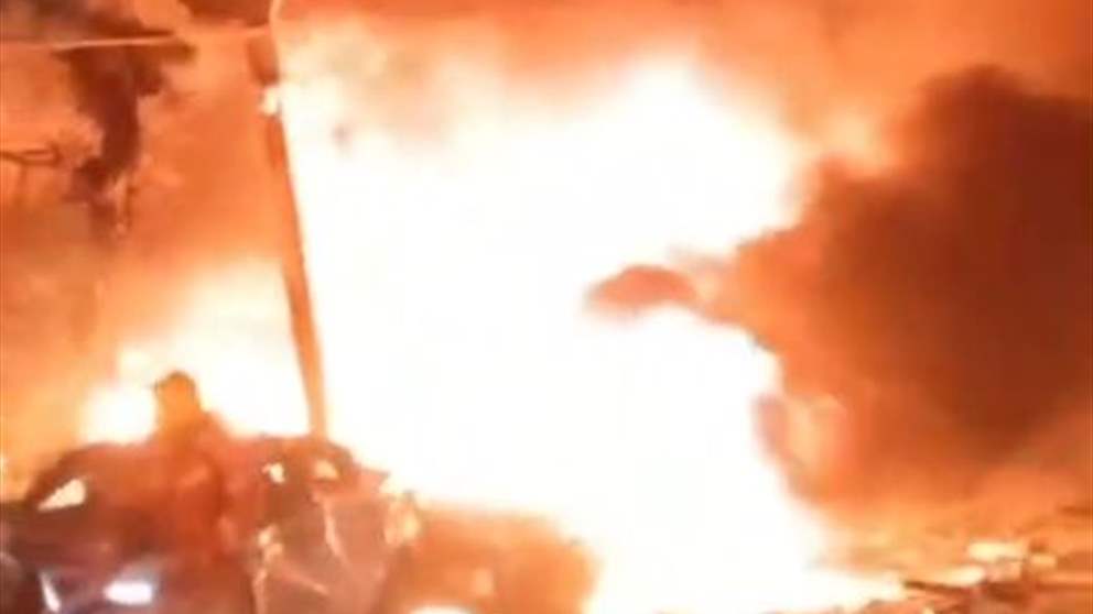 أضرار ونيران اثر سقوط صواريخ في تل أبيب - شاهد الفيديو