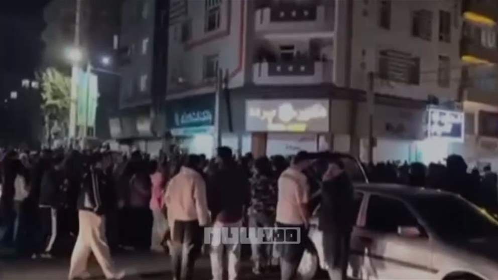  رويترز نقلًا عن شهود عيان: احتفالات في طهران بعد إعلان ترامب وفاة خامنئي (فيديو)