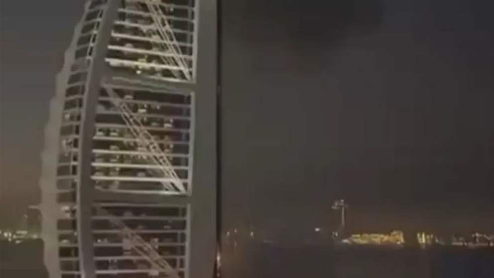 ‏اعتراض مسيّرة فوق دبي وحريق محدود في برج العرب (فيديو)