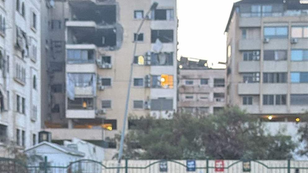 مراسلة الجديد نتقل الصورة من امام  المبنى المستهدف