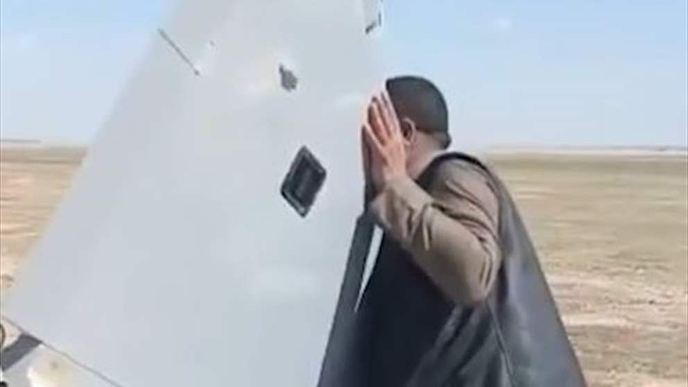 مسيرة إيرانية تسقط بين يديّ عراقي! (شاهد الفيديو)