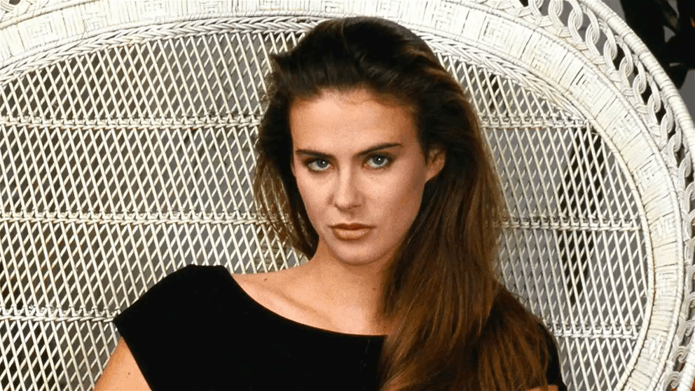 رحيل عارضة الأزياء والممثلة أنابيل سكوفيلد عن 62 عاماً