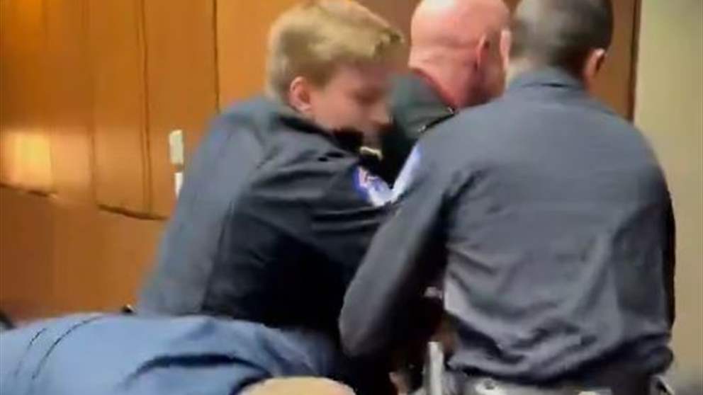 بالفيديو - رفض الحرب.. فطردوه